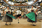 Tanz im Festzelt "Tradition" (&copy;Foto. Ingrid Grossmann)